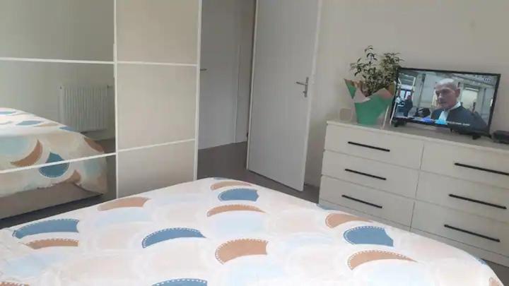 Chambre Calme Dans Une Maison Neuve Avec Jardin Billere Buitenkant foto