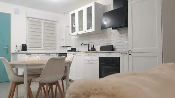 Chambre Calme Dans Une Maison Neuve Avec Jardin Billere Buitenkant foto